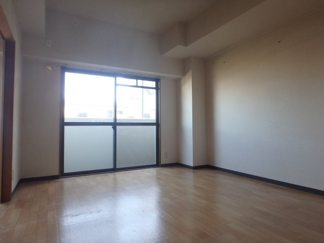 居室・リビング　明るいリビング