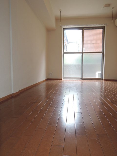 居室・リビング　室内