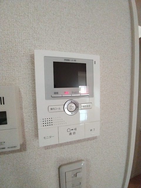 セキュリティ　来訪者を確認できるモニターホンです♪