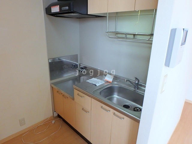 キッチン　独立タイプでキッチン裏に冷蔵庫が置けます☆