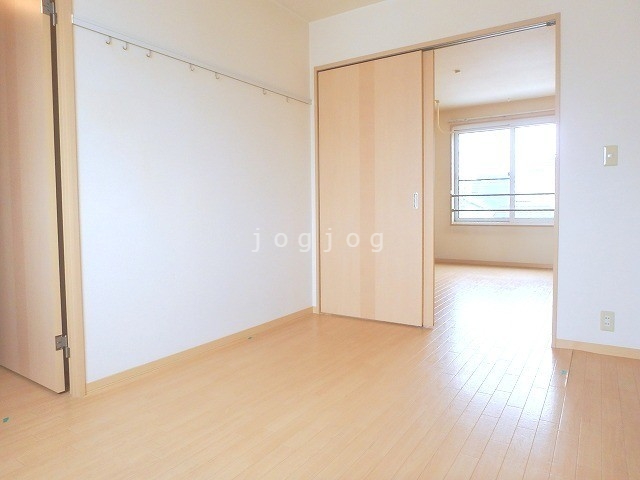 その他部屋・スペース　５．３帖なのでベッドが置いても余裕があります☆