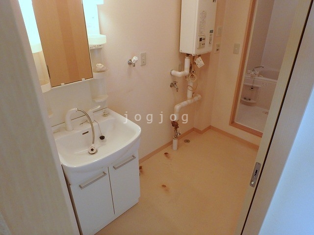 洗面設備　独立型・洗濯機置き場あり☆