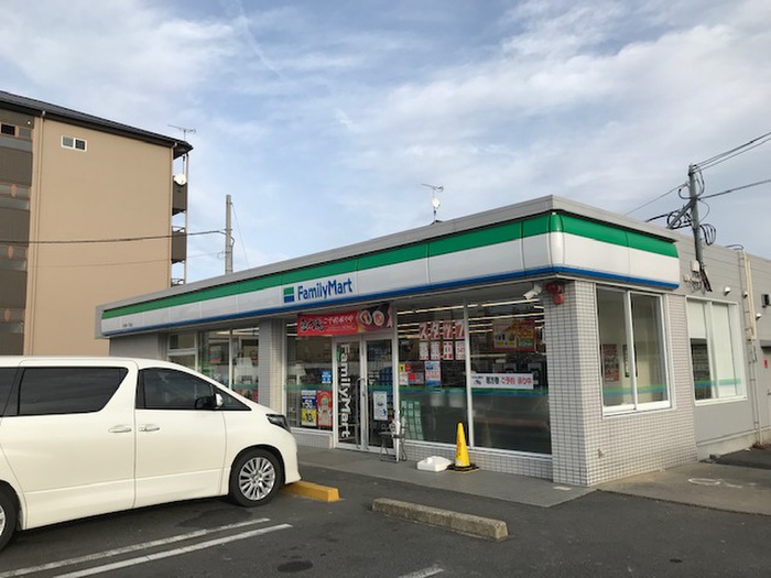 コンビニ　ファミリーマート大将軍1丁目（コンビニ）まで110m