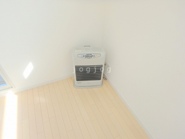 その他　灯油ストーブを完備したお部屋です。