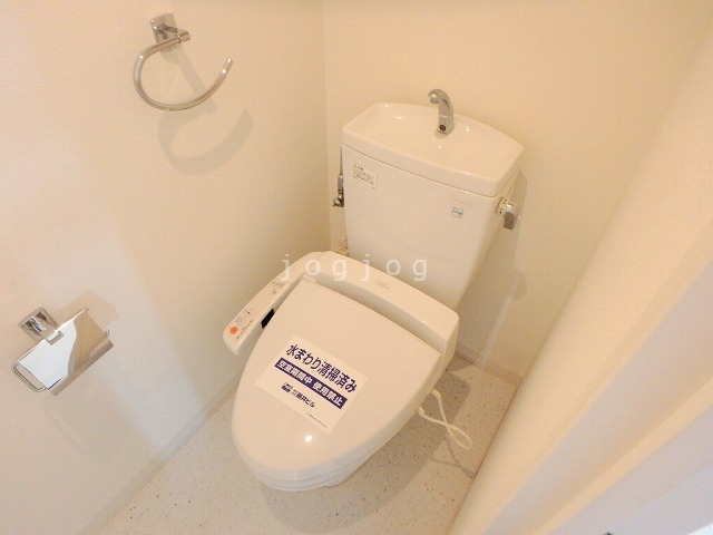 トイレ　温水洗浄便座を完備しています。