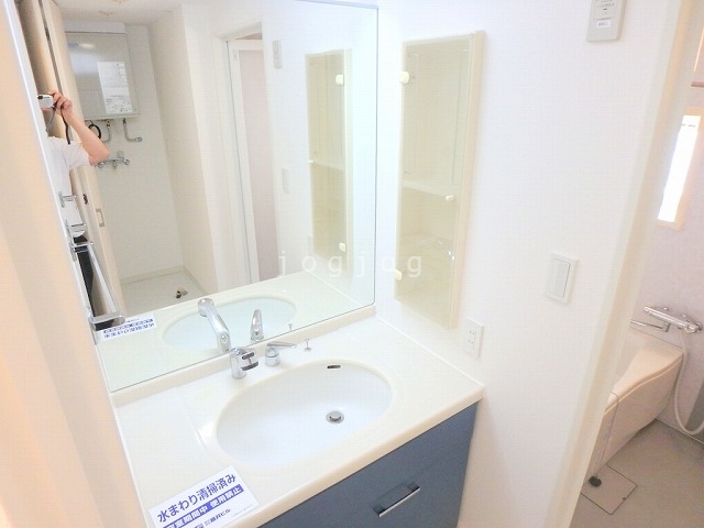 その他設備　幅広めの洗面台で収納たっぷりです◎