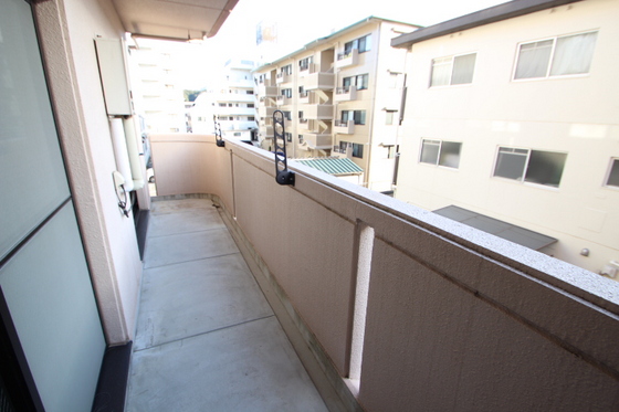 バルコニー　※別号室の写真になります。