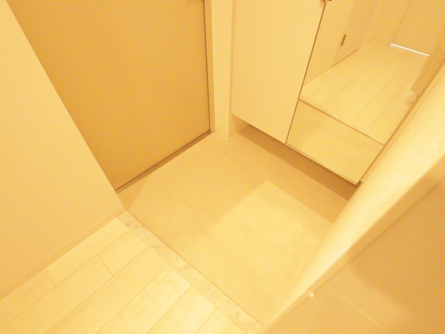 玄関　※別室の参考写真の為、現況優先です。