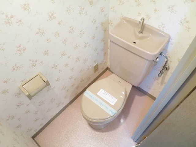 トイレ　別号室の写真です