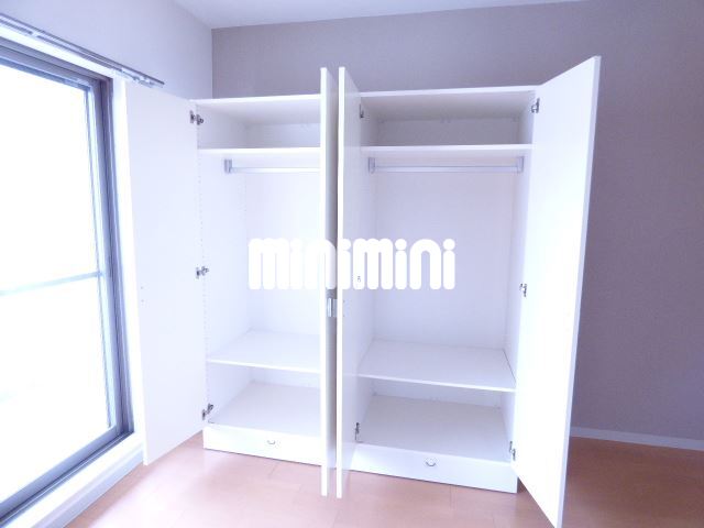 収納　可動式のクローゼットでいろんなインテリアが楽しめます。