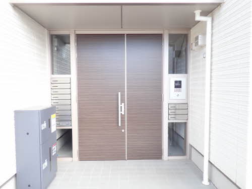 エントランス　オートロック、集合ポスト、宅配BOX