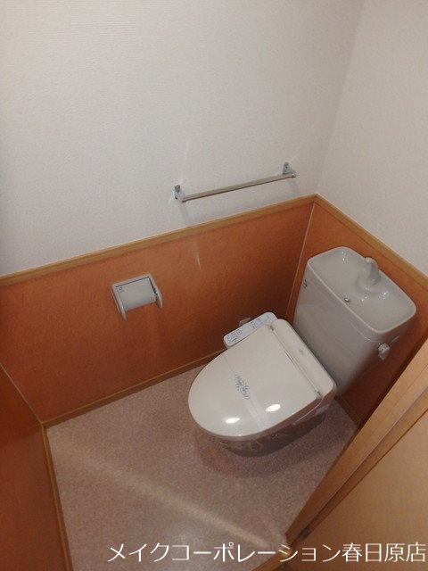 トイレ　写真は同型タイプ
