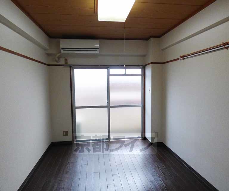 居室・リビング　綺麗なフローリングです。