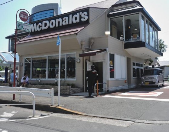 飲食店　マクドナルド 用賀インター店（飲食店）まで1093m