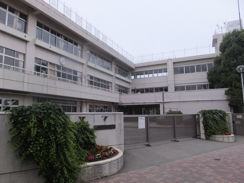小学校　調布市立 柏野小学校（小学校）まで831m