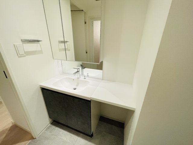 洗面設備　コンパクトで使いやすい洗面所