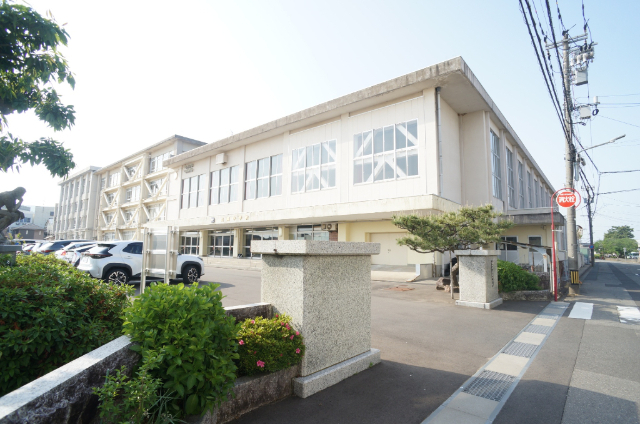 郵便局　福井学園三郵便局（郵便局）まで943m