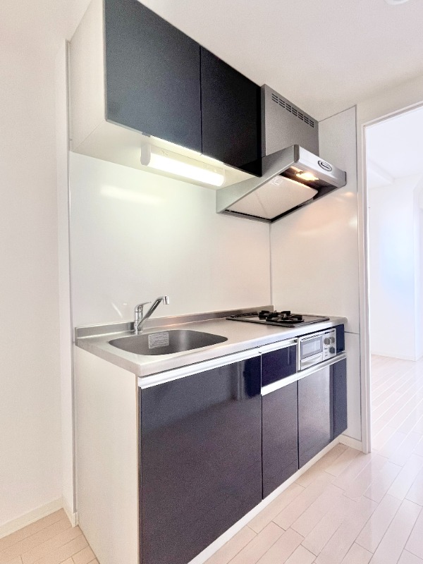 キッチン　２口ガスのグリル付きシステムキッチンです♪