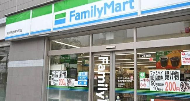 コンビニ　ファミリーマート横浜伊勢佐木町店（コンビニ）まで110m