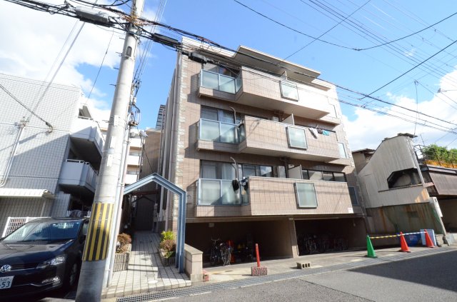 建物外観　居住者専用のごみ置き場があります。
