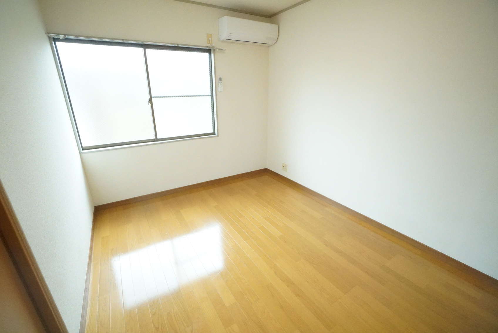 居室・リビング　※同物件別号室の参考写真です。