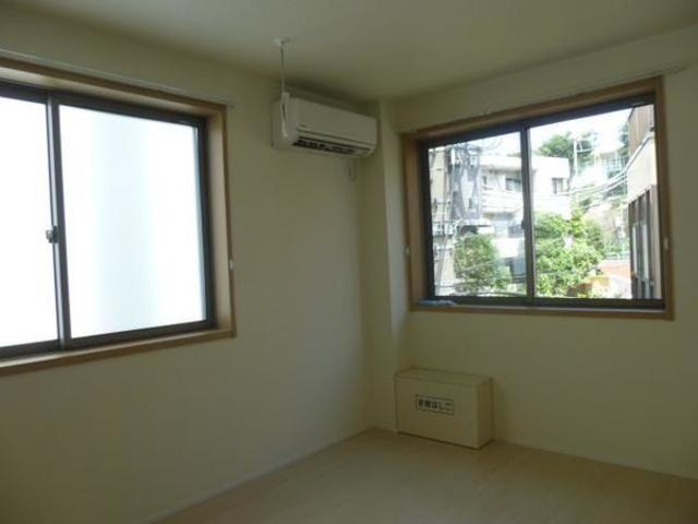 居室・リビング　２面採光のお部屋