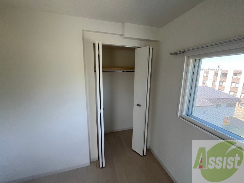 収納　寝室の収納です。部屋がすっきり片付きます。