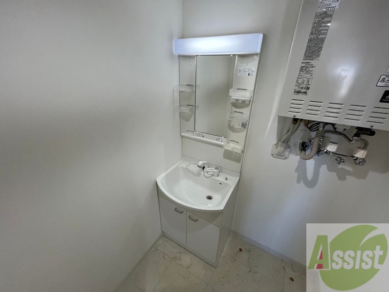 洗面設備　シャンプードレッサー。身支度はここでばっちりですね。