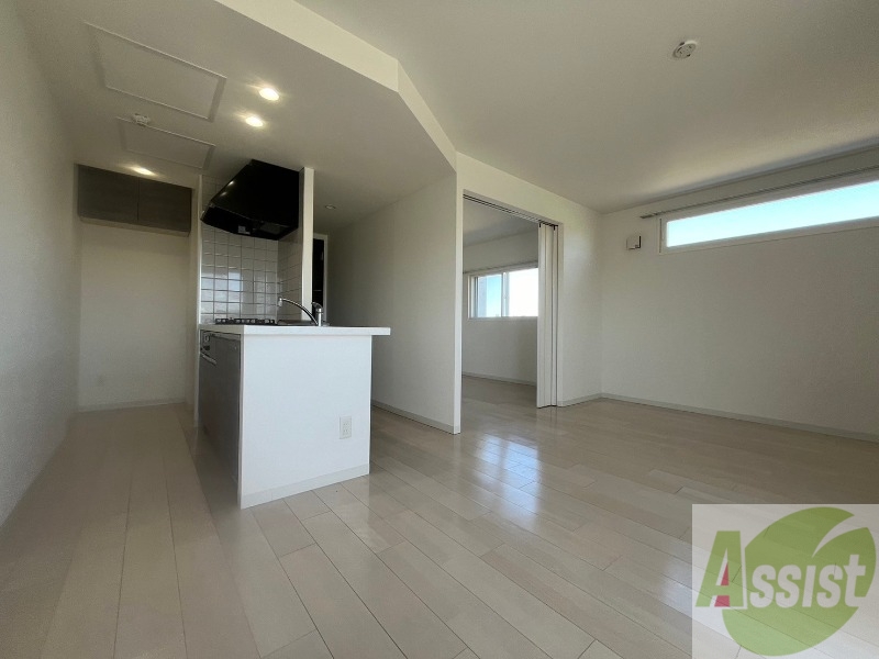 居室・リビング　広くてキレイなお部屋が広がっていて、充実した生活が送れそう。