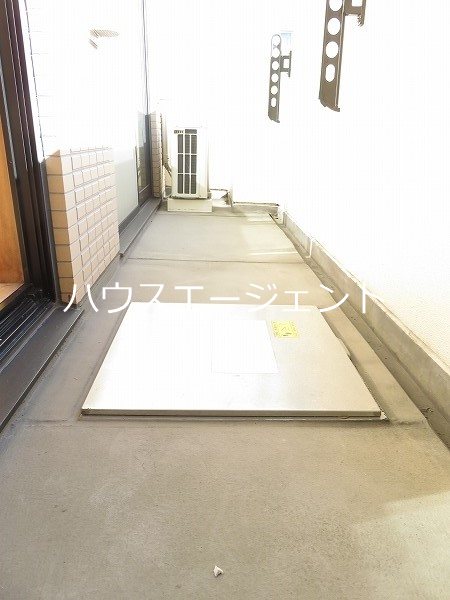 バルコニー　洗濯物も干せます。※参考画像
