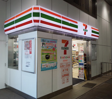 コンビニ　セブンイレブン 京急ST雑色店（コンビニ）まで641m