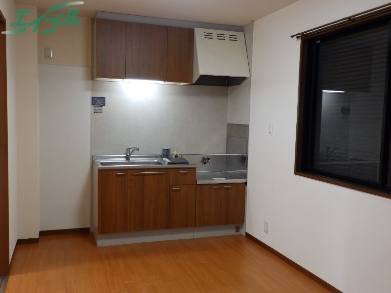 居室・リビング　同物件別室写真