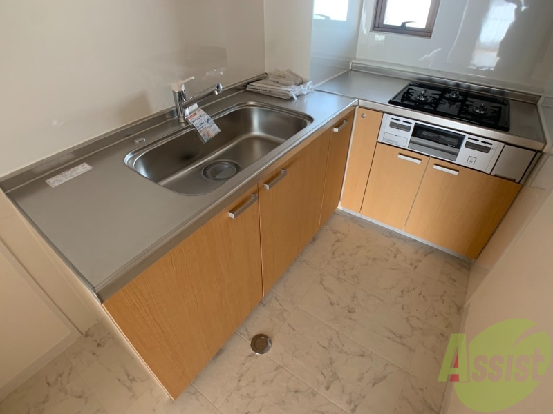 キッチン　キッチンはガスコンロが備え付けられてるタイプのキッチンです。