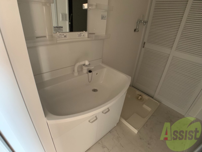 洗面設備　独立した洗面台があるので、朝の身支度はこちらでどうぞ～