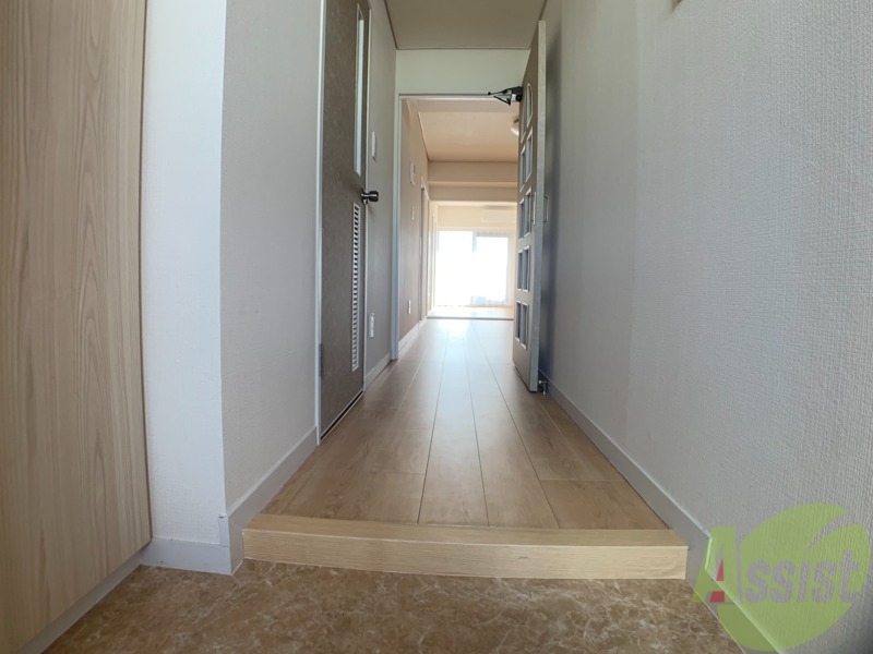 玄関　玄関から撮影しました。廊下がしっかりあっていいですね。