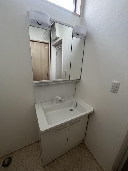 洗面設備　便利なシャンプードレッサー付き