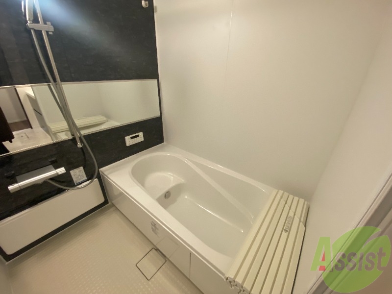 バス・シャワールーム　バスルームはゆったり浸かれる広さがあります。