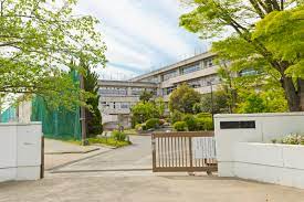 中学校　蕨市立第二中学校（中学校）まで392m