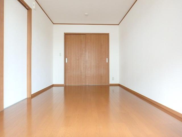 居室・リビング　６帖の洋室です。