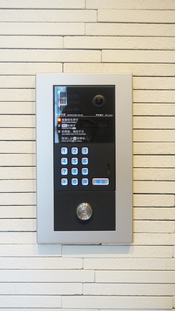 セキュリティ　入り口は安心のオートロック式です♪