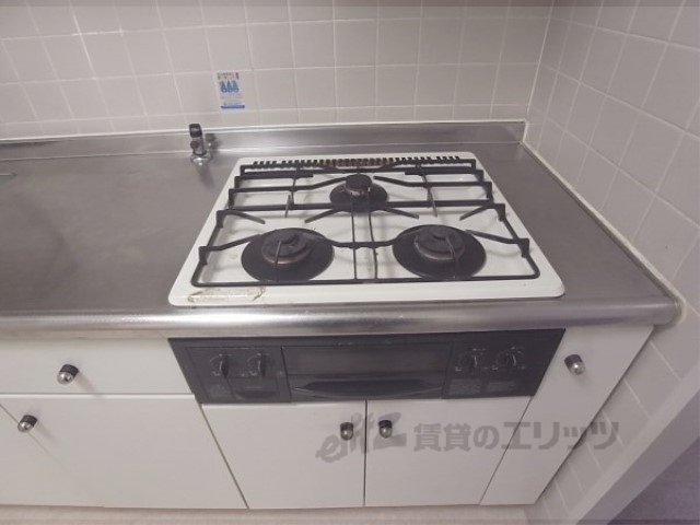 キッチン　コンロ３口