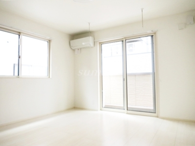 居室・リビング　人気の角部屋2面採光です☆