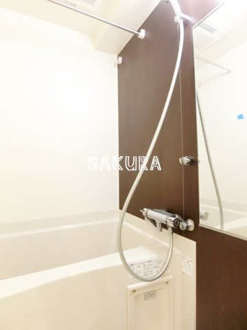 バス・シャワールーム　浴室乾燥機付き♪