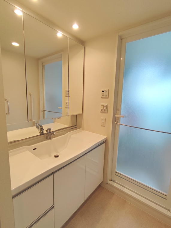 洗面設備　広い洗面スペース