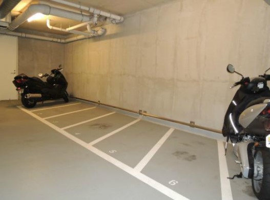 駐車場　バイク置き場