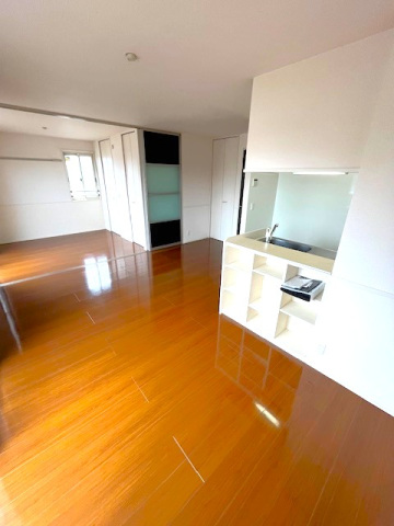 居室・リビング　※他号室の写真です。