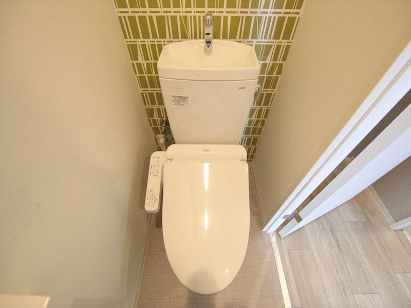 トイレ　温水洗浄暖房便座付トイレ