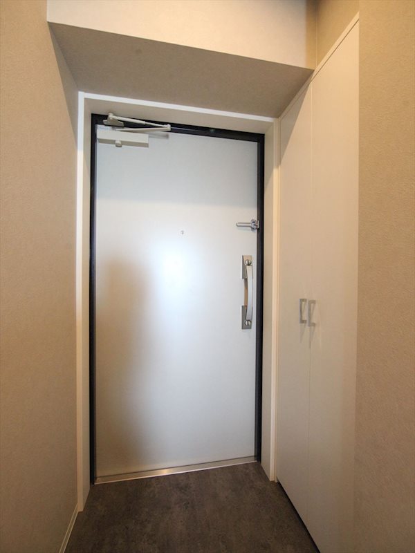 玄関　玄関　シューズボックス付（収納充実してます）