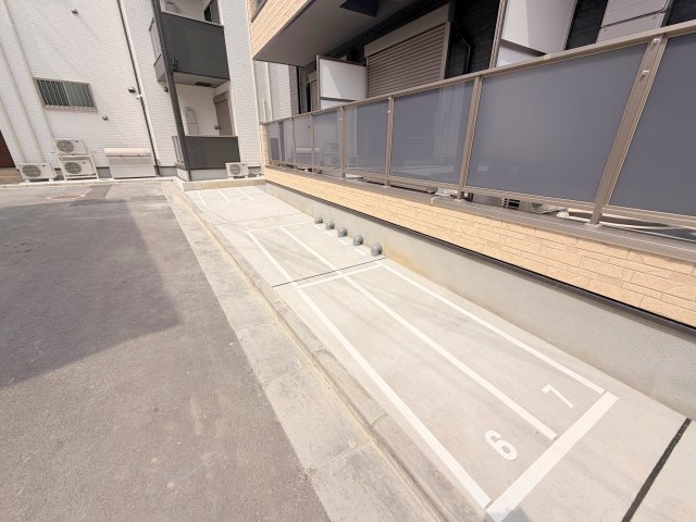 駐車場　敷地内には入居者専用の駐輪スペースもあります。