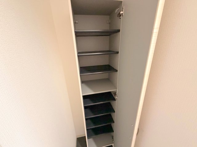 収納　大きいシューズボックスは靴がいっぱい入れれますね。